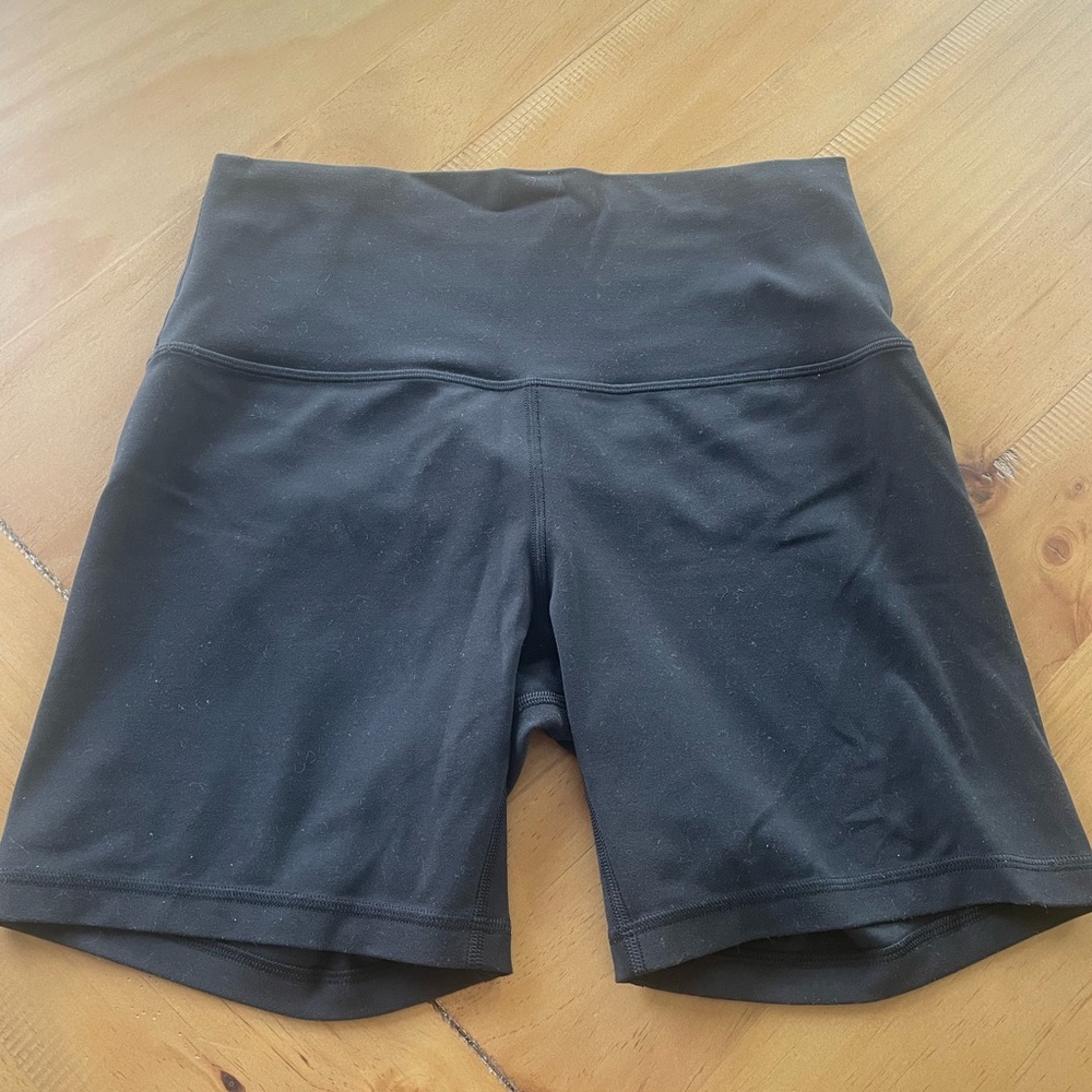 NWOT lululemon align high rise shorts 6” Size 8